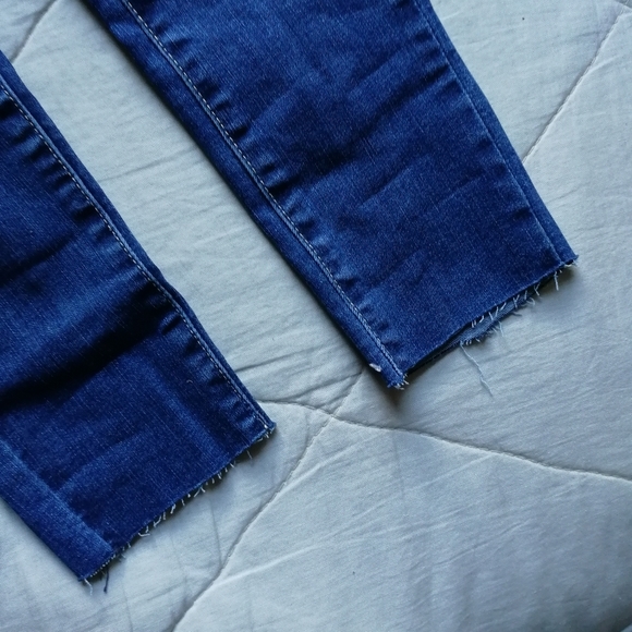 GAP Favourite Jegging Blue Distressed Raw Hem Mid Rise 24 Petite NWT - Picture 10 of 13